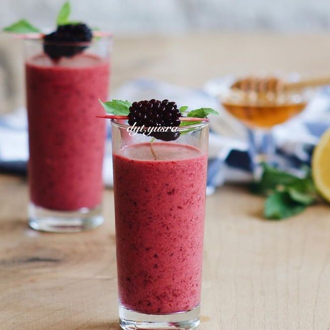 BÖĞÜRTLENLI SMOOTHIE